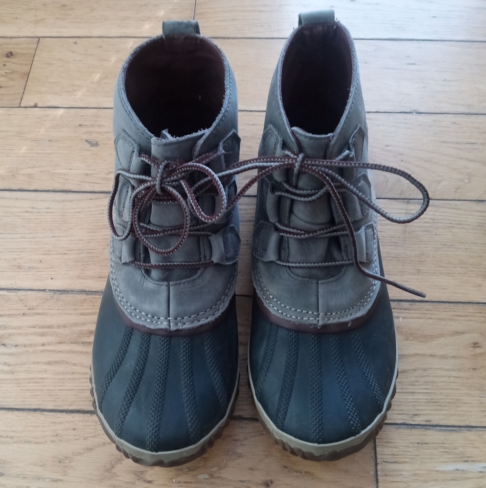 Duck boots
